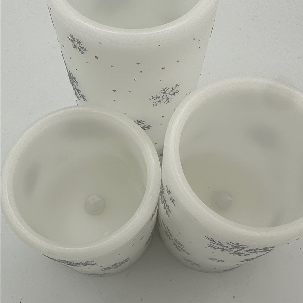 Three white with silver snowflakes flameless flickering candles - Picture 4 of 4